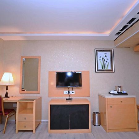 Bindiram Express By Shrigo Hotels Sitapur Muafi Exteriör bild