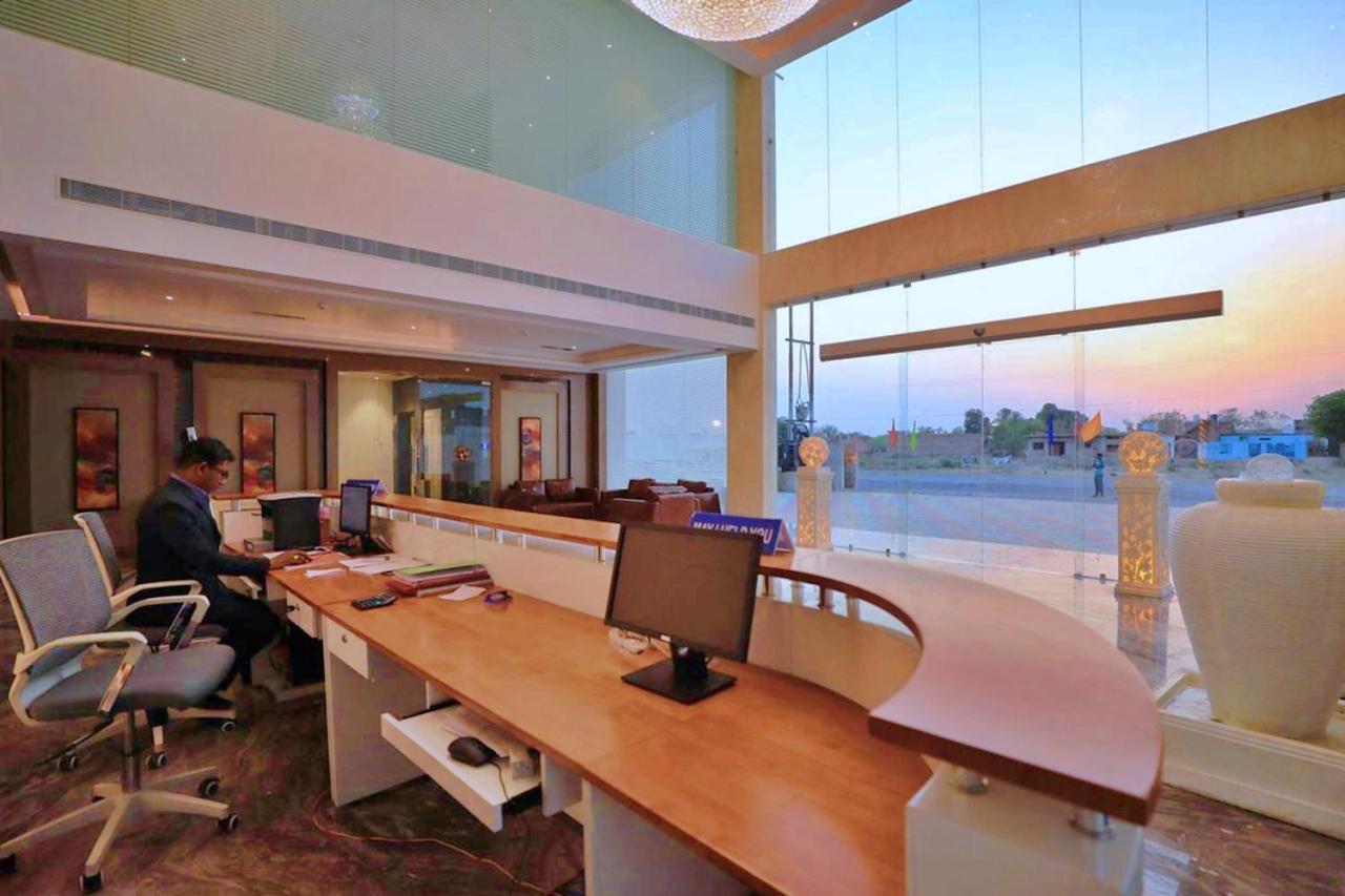 Bindiram Express By Shrigo Hotels Sitapur Muafi Exteriör bild