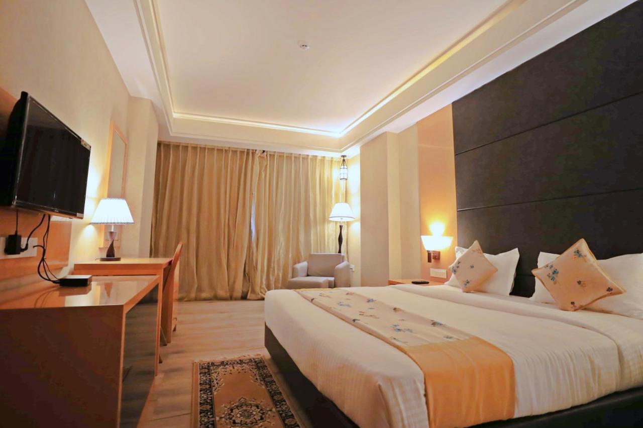 Bindiram Express By Shrigo Hotels Sitapur Muafi Exteriör bild