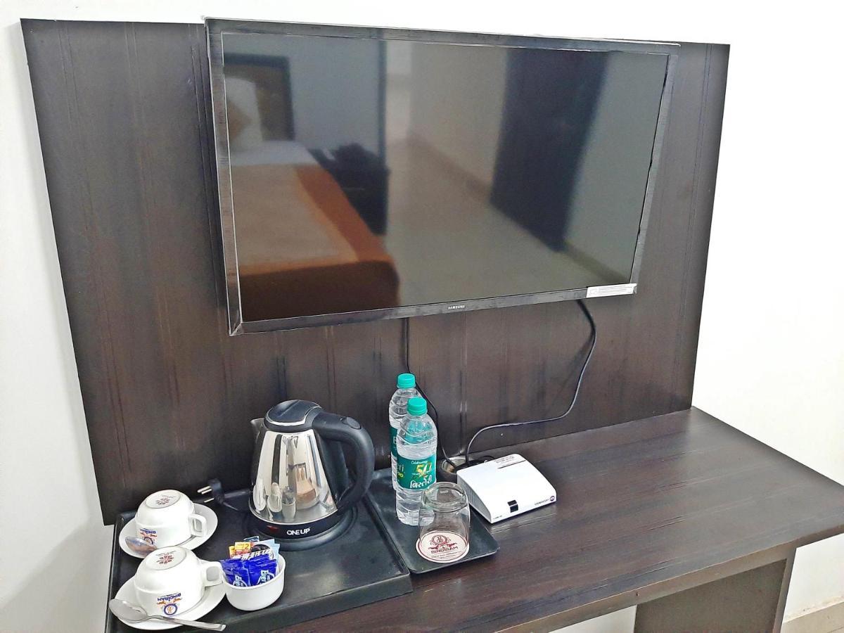 Bindiram Express By Shrigo Hotels Sitapur Muafi Exteriör bild