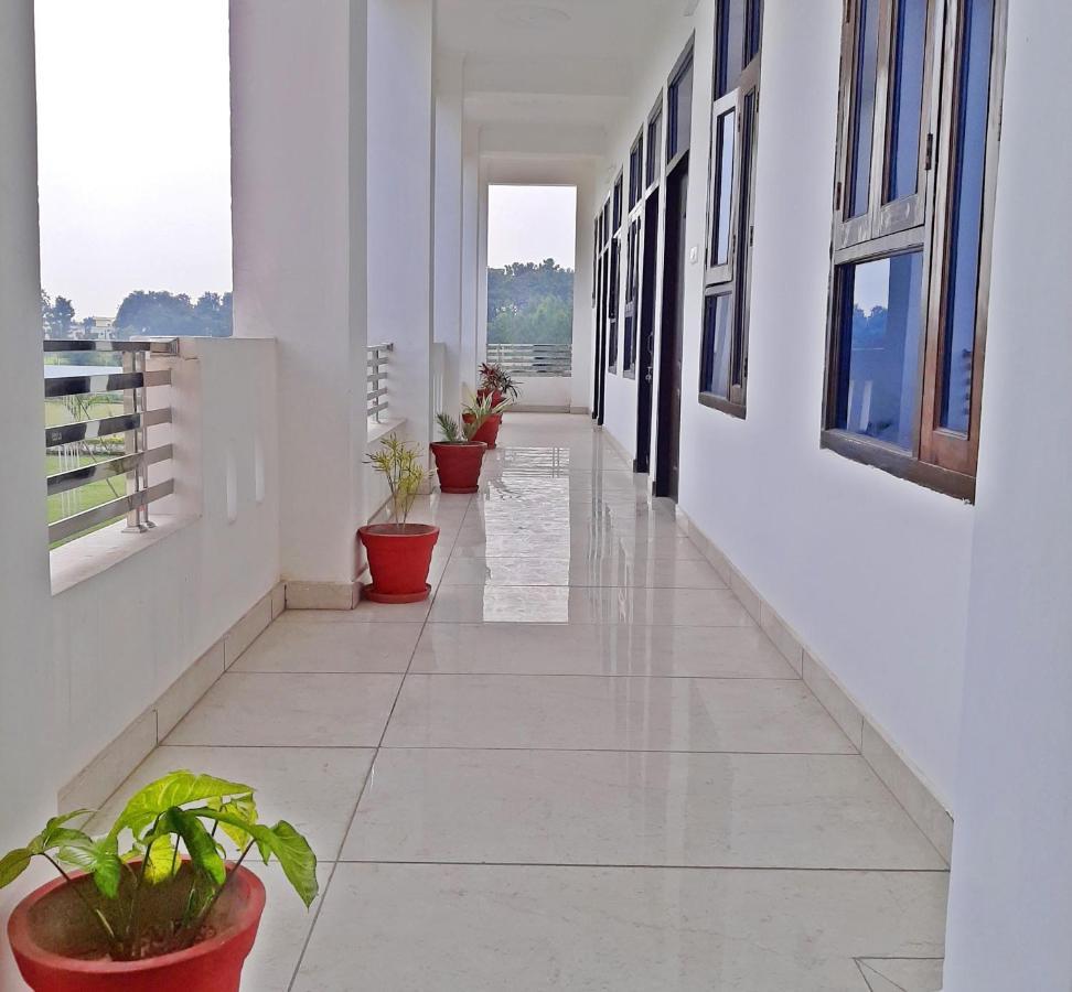 Bindiram Express By Shrigo Hotels Sitapur Muafi Exteriör bild