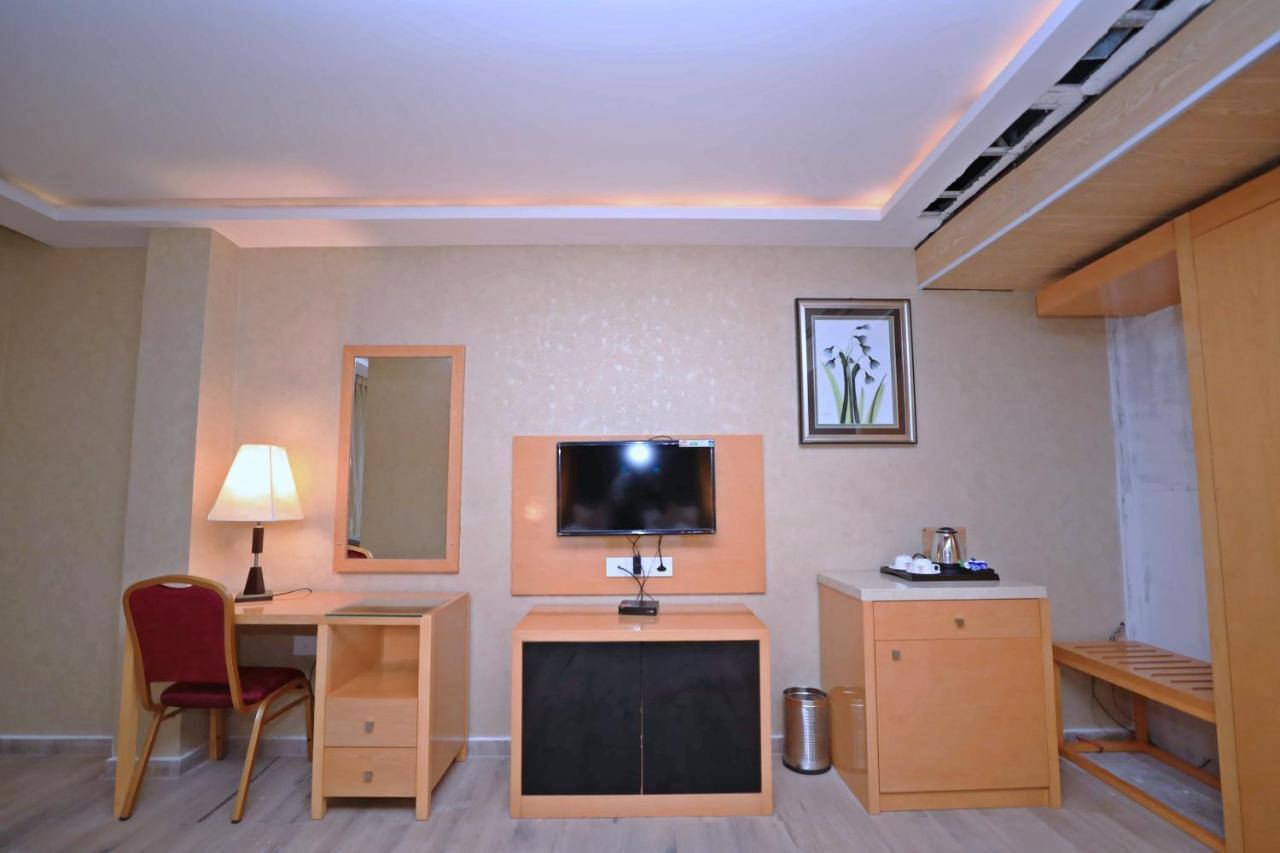 Bindiram Express By Shrigo Hotels Sitapur Muafi Exteriör bild