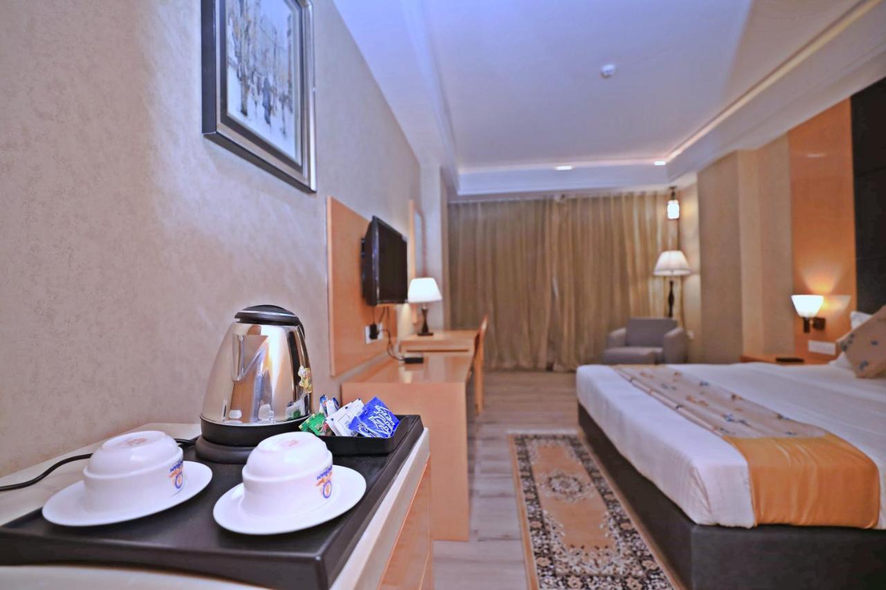 Bindiram Express By Shrigo Hotels Sitapur Muafi Exteriör bild